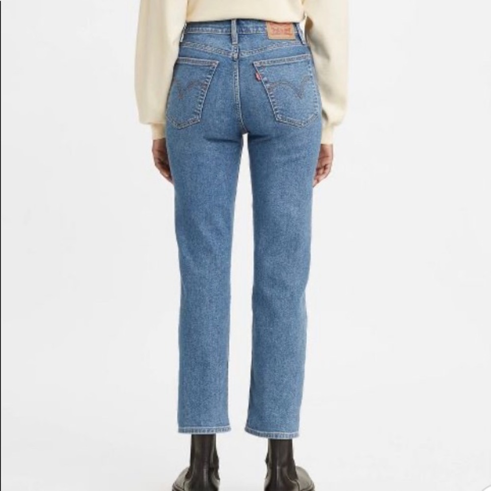 Levi’s Wedgie Jeans with holes || size 32